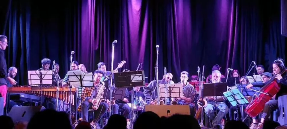 Incógnita Big Band en el teatro de morón