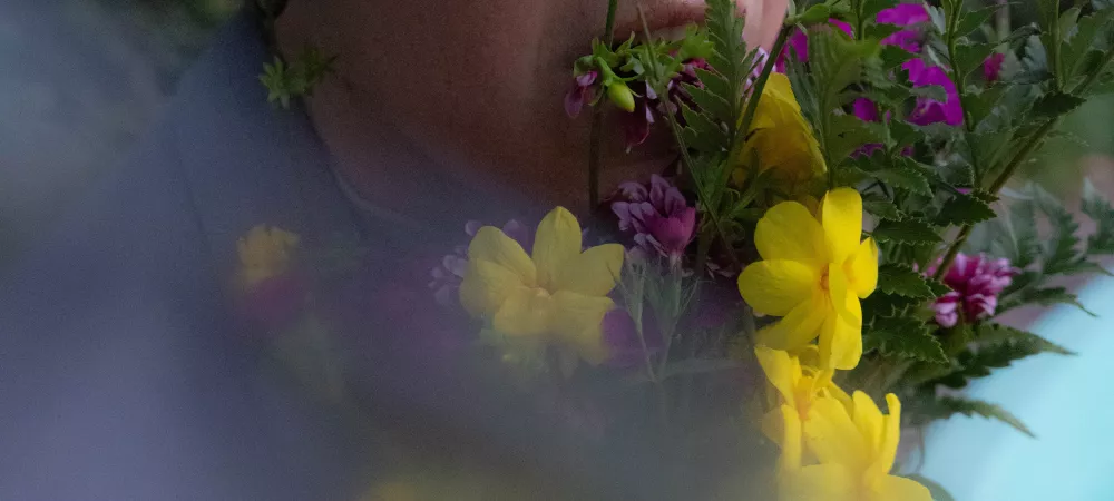 Ine con flores 