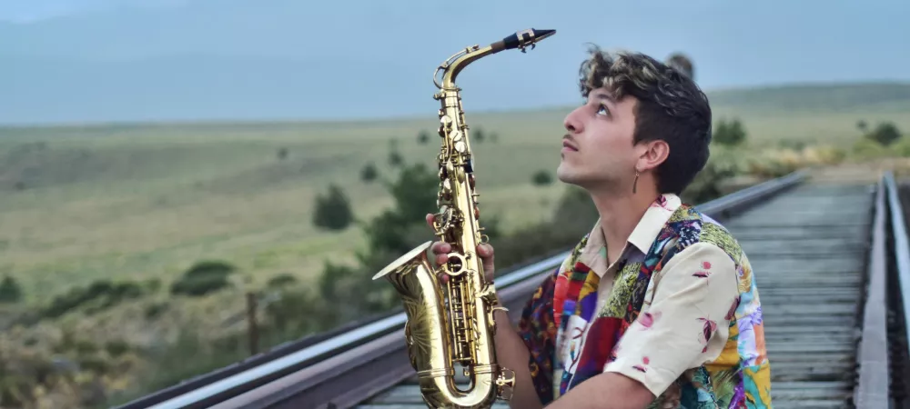 Inti Garcia vías del tren saxo