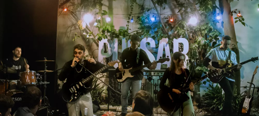 Lacio Internacional presentàndose en vivo en Casa Pulsar, La Plata, Buenos Aires