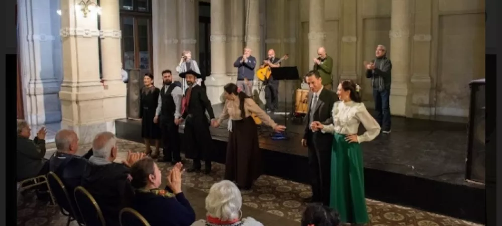 Danza compartida con musicos y actores