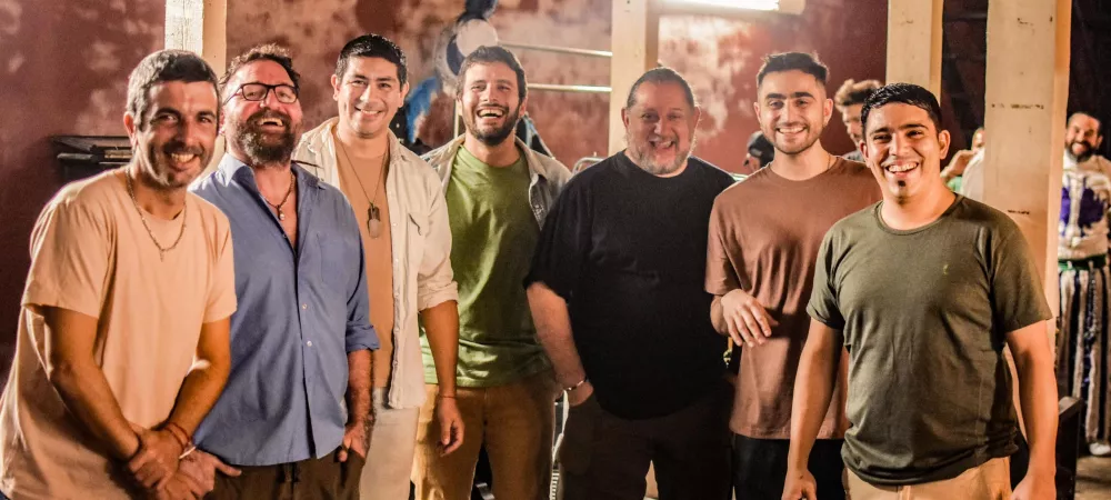 somos la simple razón del encuentro con amigos