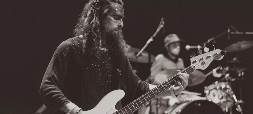 Concierto en el Teatro Municipal de Bahía Blanca, Marian el bajista
