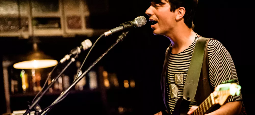 Músico, Cantautor, Compositor, Productor. Nació en Azul,Pcia de Bs As.Vive en La Plata. Participo en discos de Julio Caputo, Julian Ibarrolaza, Embajada Boliviana.