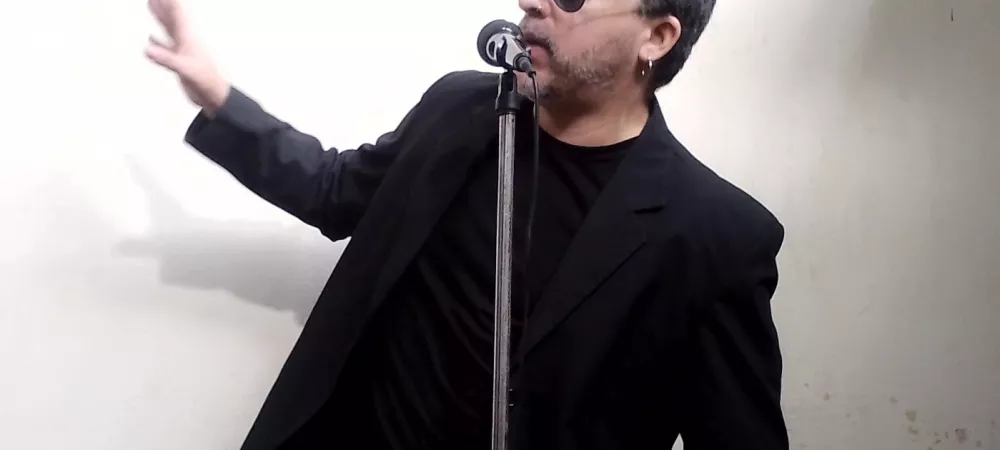 martin crespi cantante de covers de rock y pop