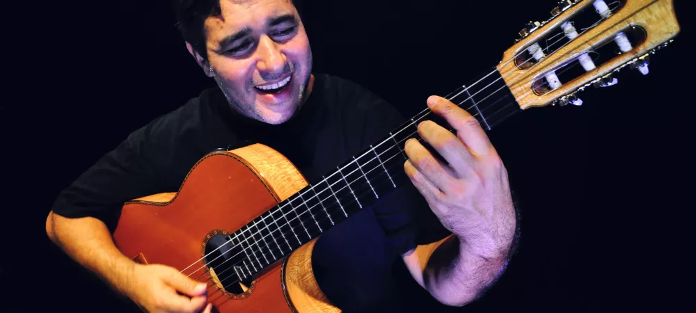 Martin Deferrari, guitarra y voz