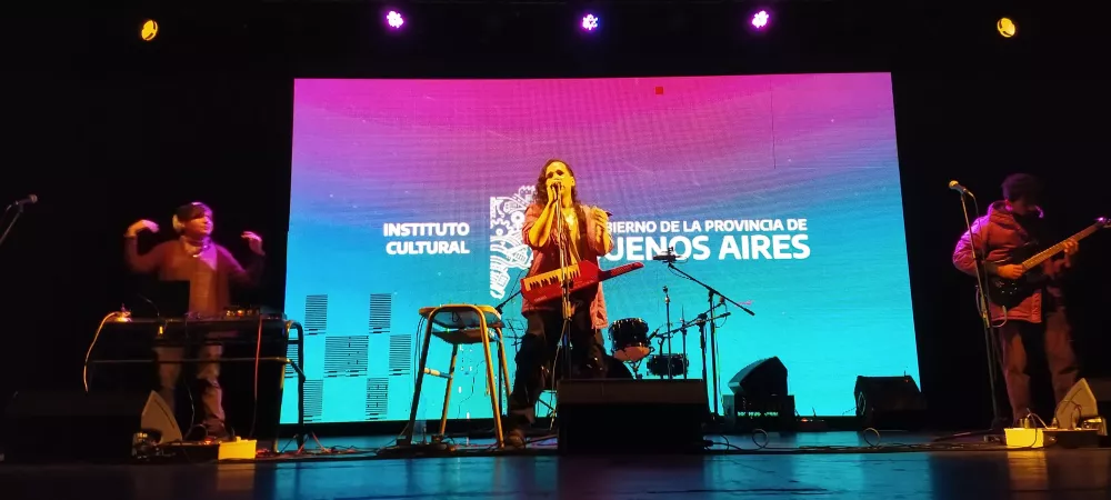 Maurie León en el Teatro Municipal de Lomas, concurso Maravillosa Música