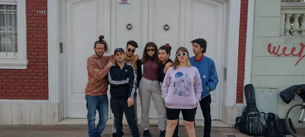 La banda luego de un ensayo