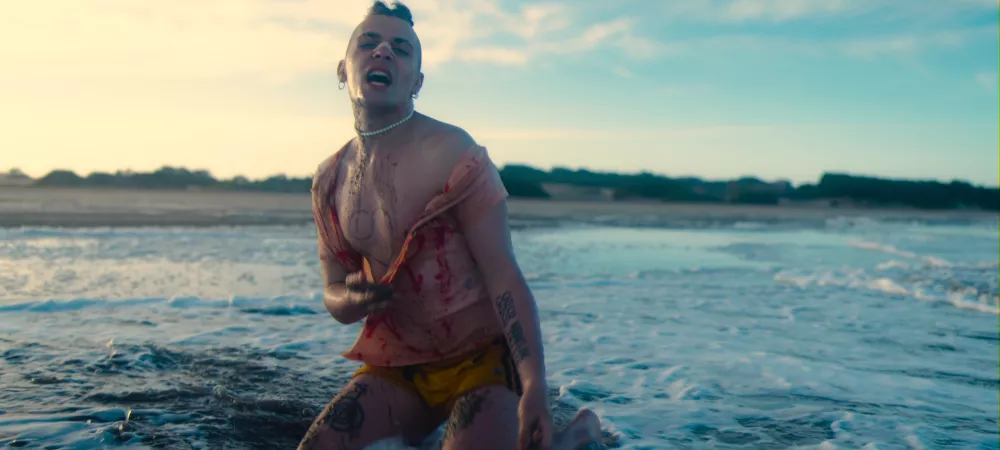 Noé Sin Suerte en la grabacion de su proximo videoclip en la playa, para la cancion PORTARNOS MAL