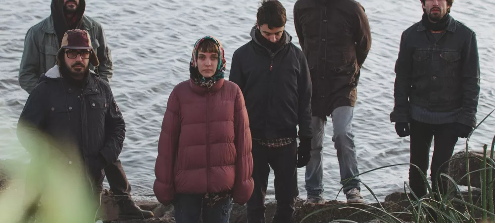 los pels posando al amanecer en el rio de la plata