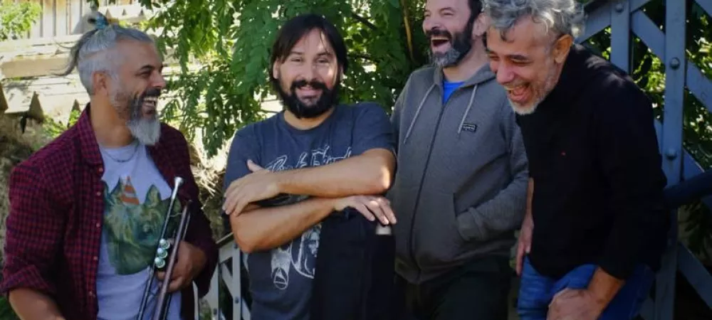 Banda platense que aborda, con cancionero propio, diversos ritmos rioplatenses