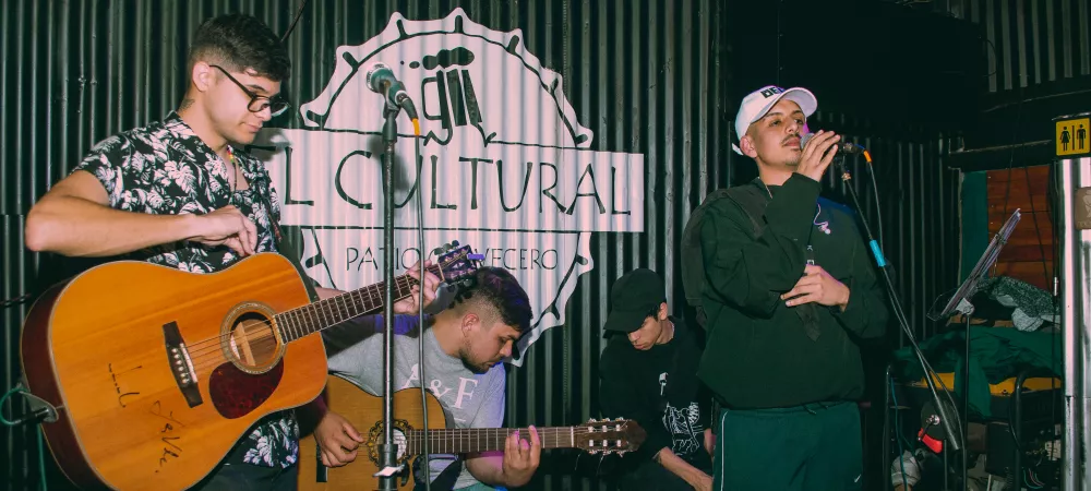 Foto de Banda versión acústica en un bar de José C. Paz