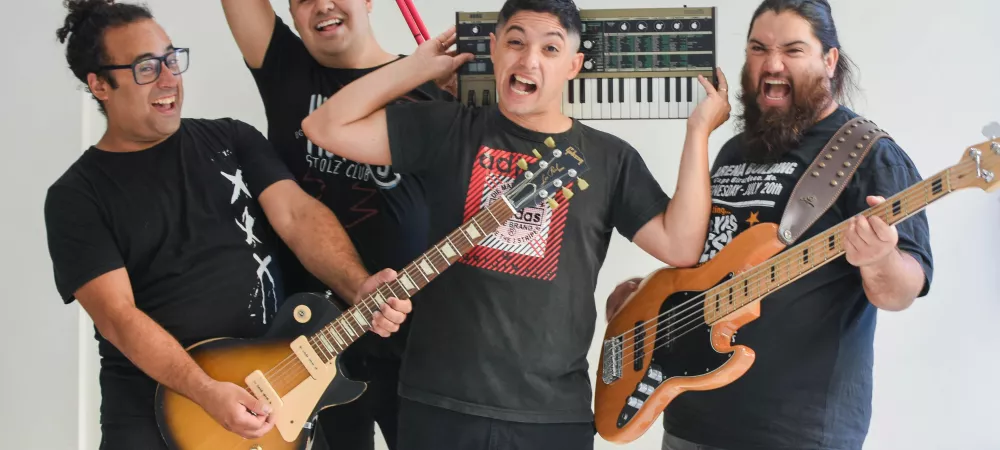 Integrantes: Cristian Vidal (Guitarra, Voz, Lider) Damián Ávila (Teclados y coros) Leonardo Vega ( Bateria y programador) Marcos Igor (Bajo y coros)