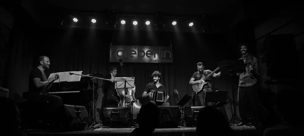 Quinteto Bataraz tocando en vivo 3