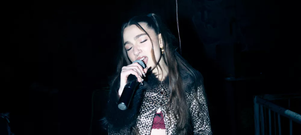 Recital en vivo, fiesta Pegajosa