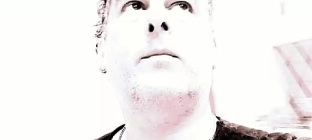  Lucas Rousseaux aka ISZEN / SPEKTRE / CIELOMOTO, productor de música electronica desde el 2001 (empezando por el ambient, idm, d&b, hip hop, pasando por el tropical bass y demás géneros de vanguardia), miembro del sello Zensible rec, cuenta con ediciones y colaboraciones para los sellos Spezial Material (Suiza) > Cabeza / Newton las pelotas (Arg-esp) > Bomboclap > Zzk rec (Bs As) > SubKLub REC > Hipidukimuzik (BCN) > Anotherchance (ESP) 