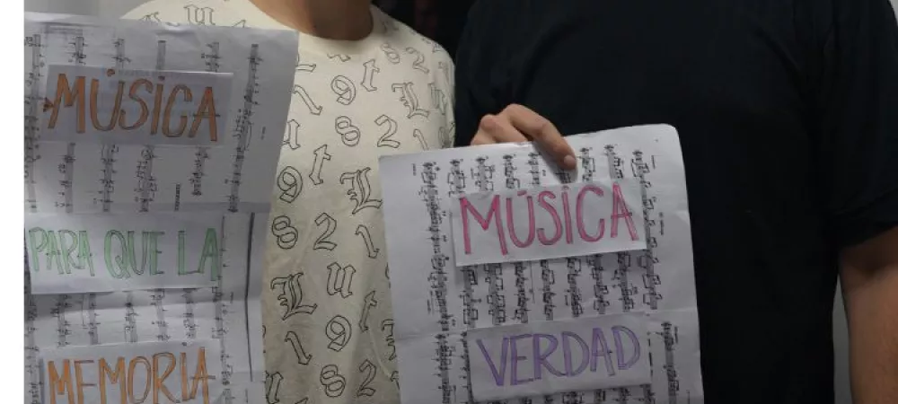 Entendemos la música como modo de conocimiento y un puente para mostrar un posicionamiento ante las realidades de la sociedad. 