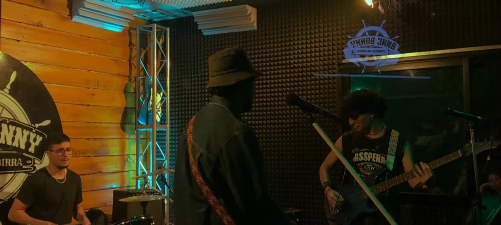 Tocando en vivo en Lanús