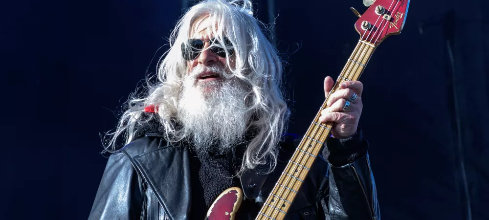 Sucio y desprolijo tributo a Pappo 