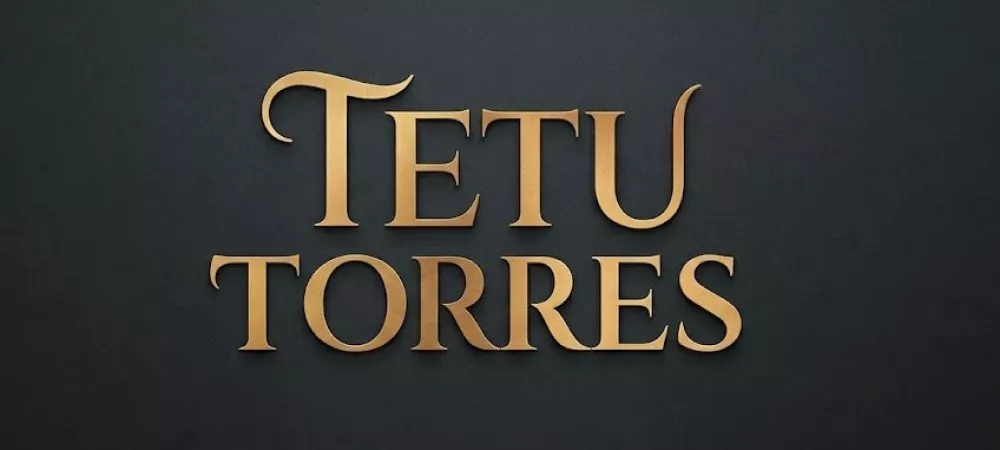 Logo de Tetu Torres con tipografía serif dorada sobre fondo oscuro.