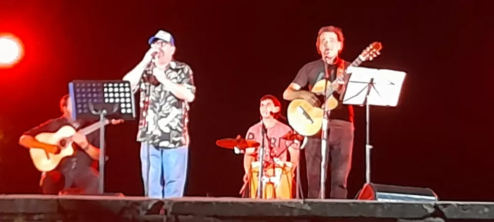 Musica en el pueblo (Open Door)