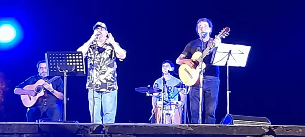 Musica en el pueblo (Open Door)