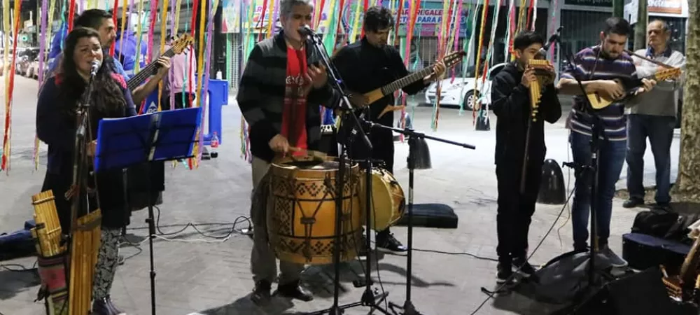 Tocando en festival callejero en Burzaco