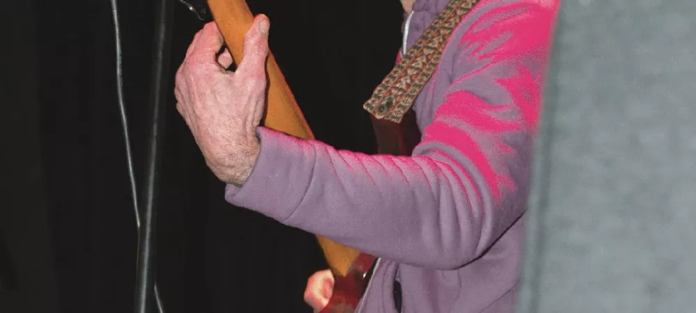 Foto de José tocando en vivo 