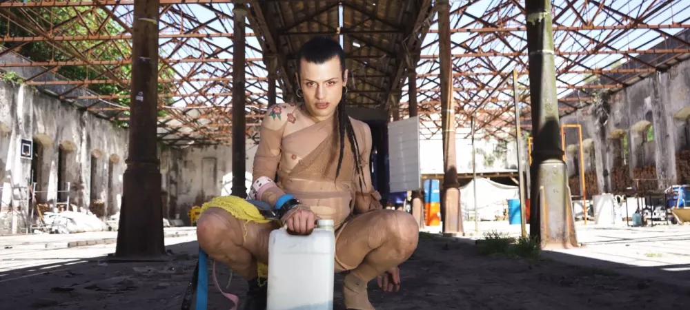 Video "Mi propio Versace"