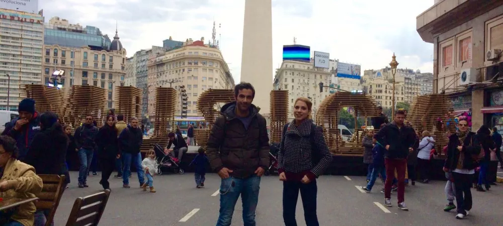 De fondo nuestra mayor obra: Proyecto Música. Al frente la banda