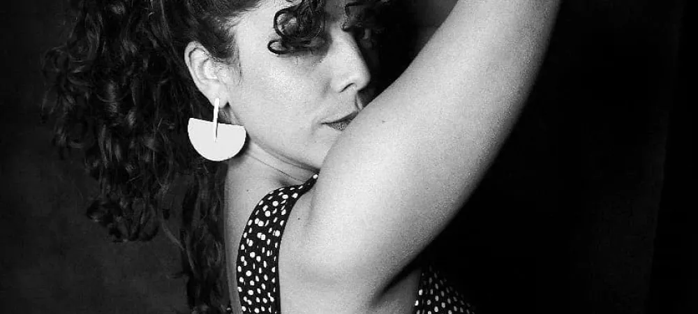 Soy Valeria Proz artista solista, interprete de música de raíz folklórica argentina y latinoamericana.